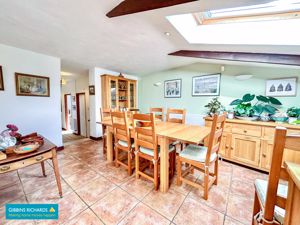 Kitchen/Breakfast Room- click for photo gallery